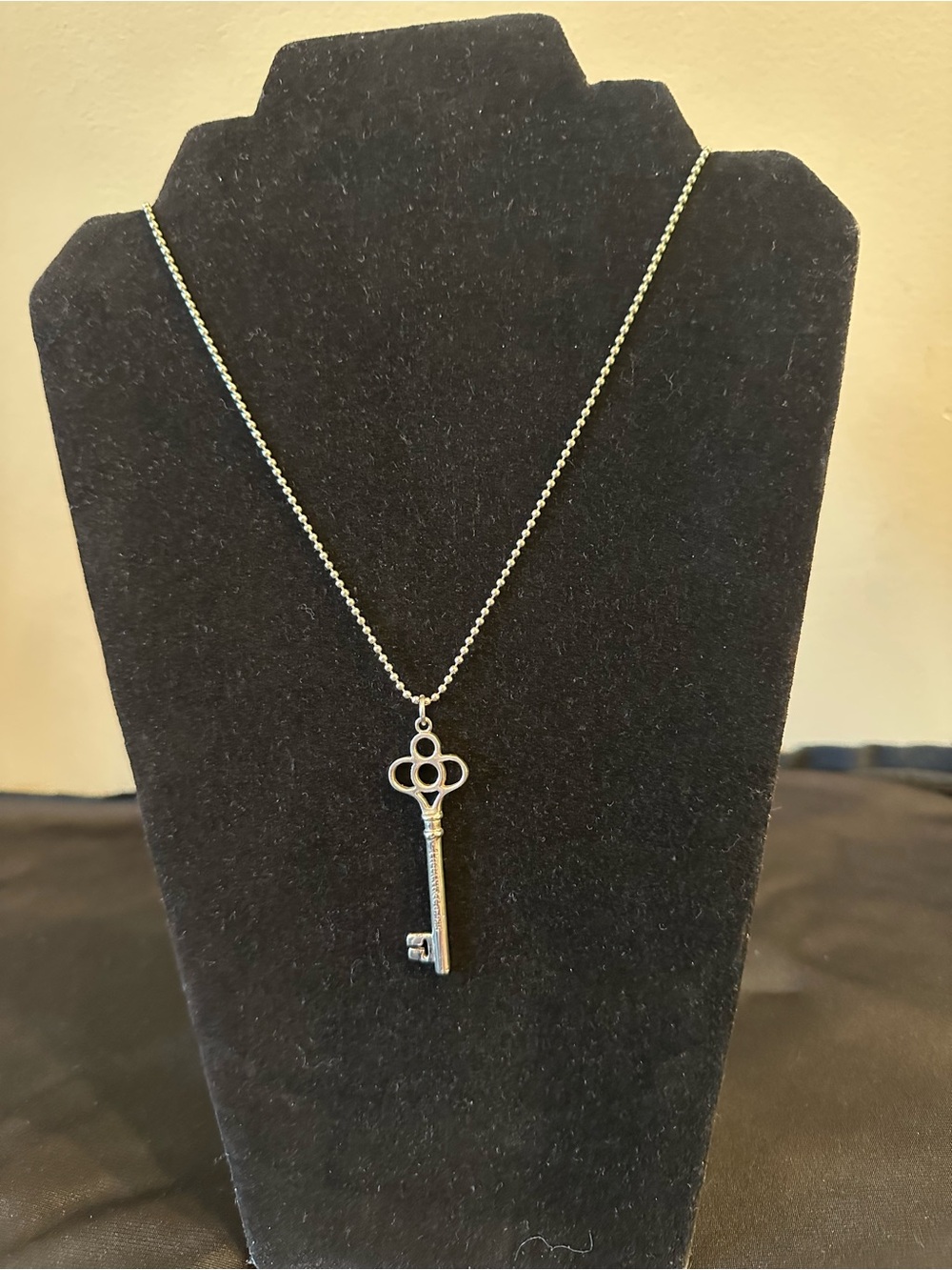 Silver Key Pendant Necklace - Unbranded